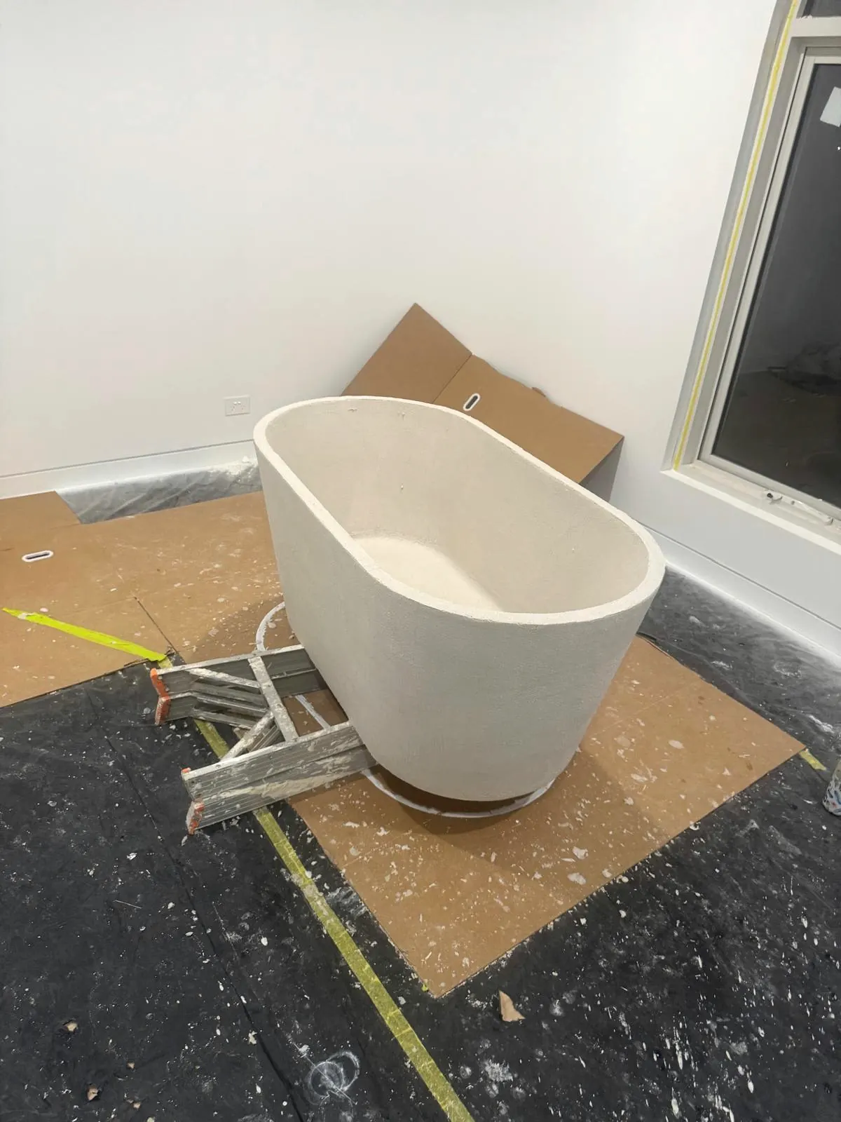 Curved Bathtub by Vila Finishes